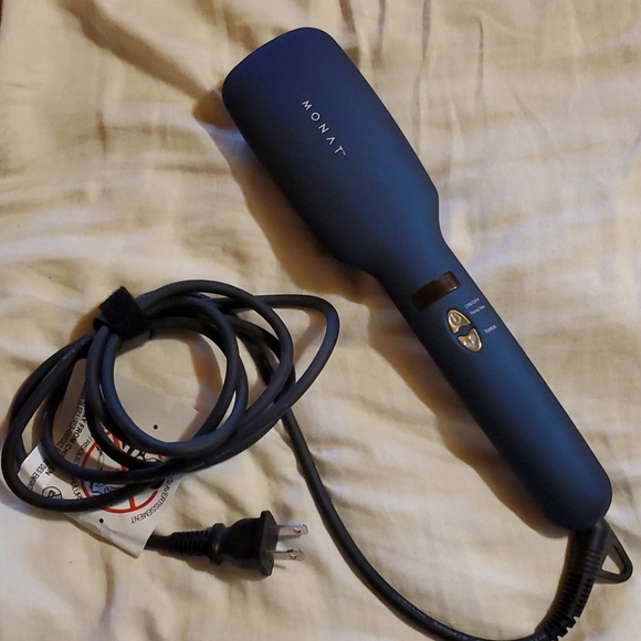 monat ionic straightening brush